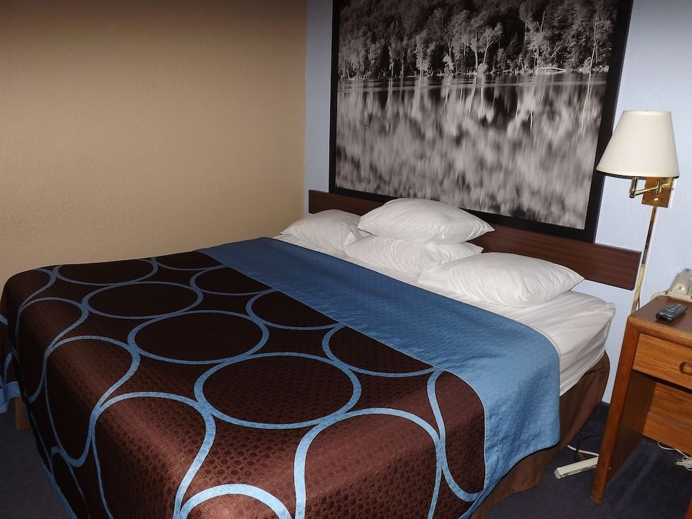 Room, 1 King Bed, Accessible, Non Smoking (Mobility/Hearing, Tub w/Grab Bars)