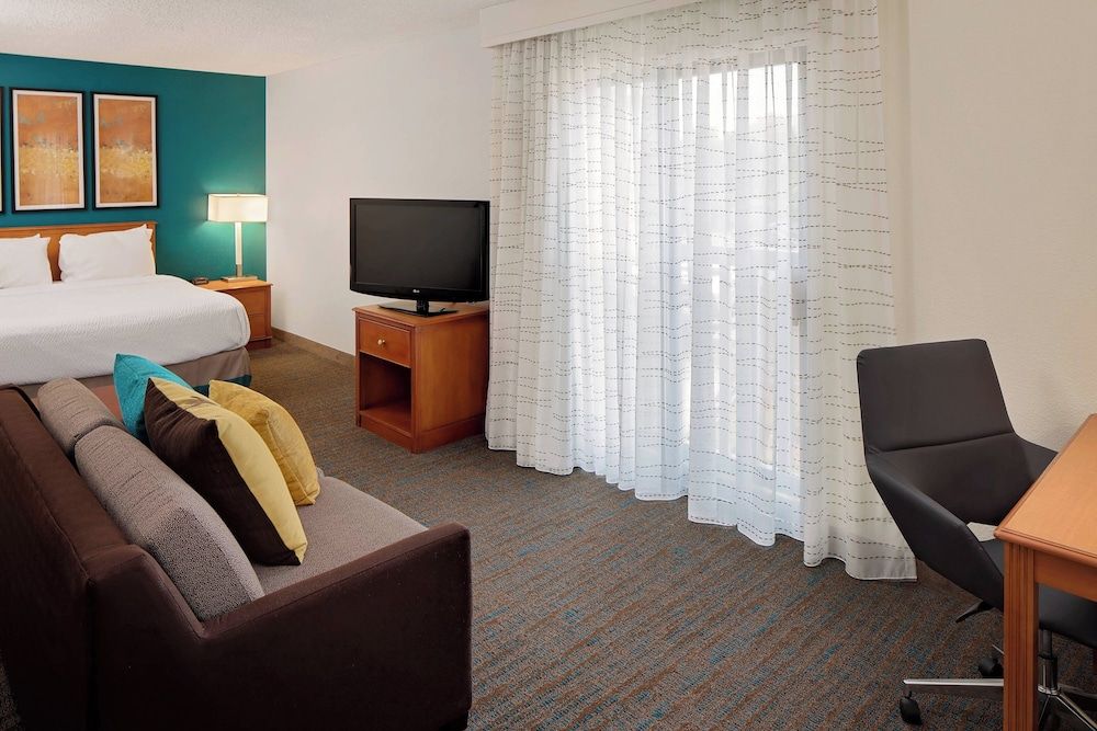 Studio, 1 Queen Bed with Sofa bed, Non Smoking (Mobility/Hearing Accessible, Tub)