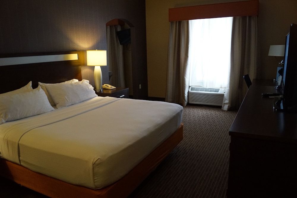 Suite, 1 King Bed, Jetted Tub