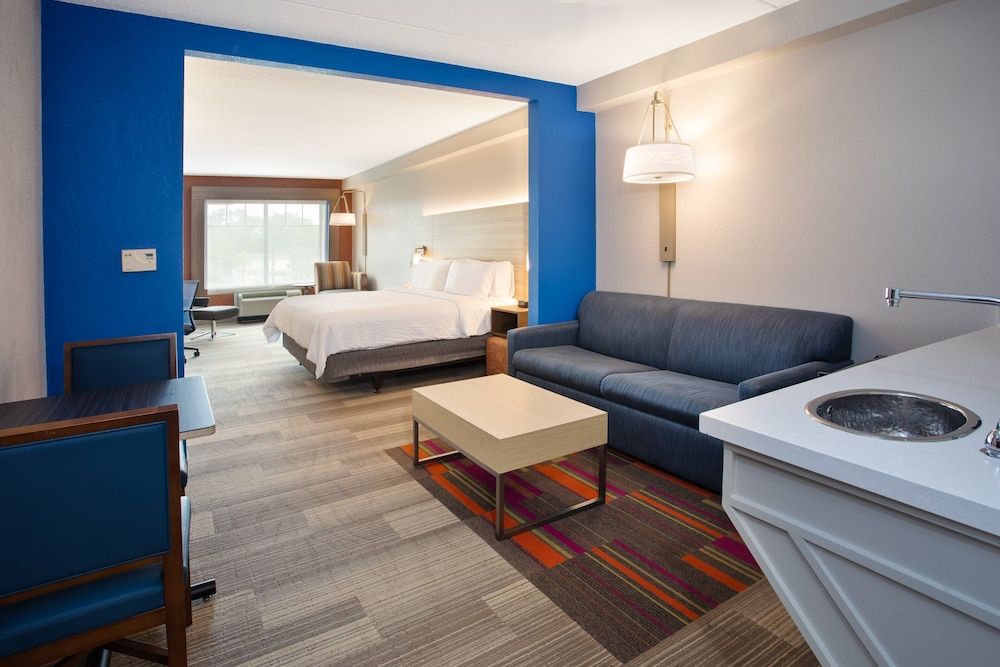 Suite, 1 King Bed, Accessible (Communications)