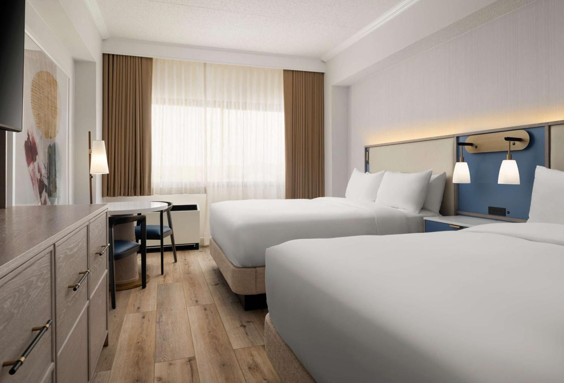 Superior Suite - Two Queens + Murphy