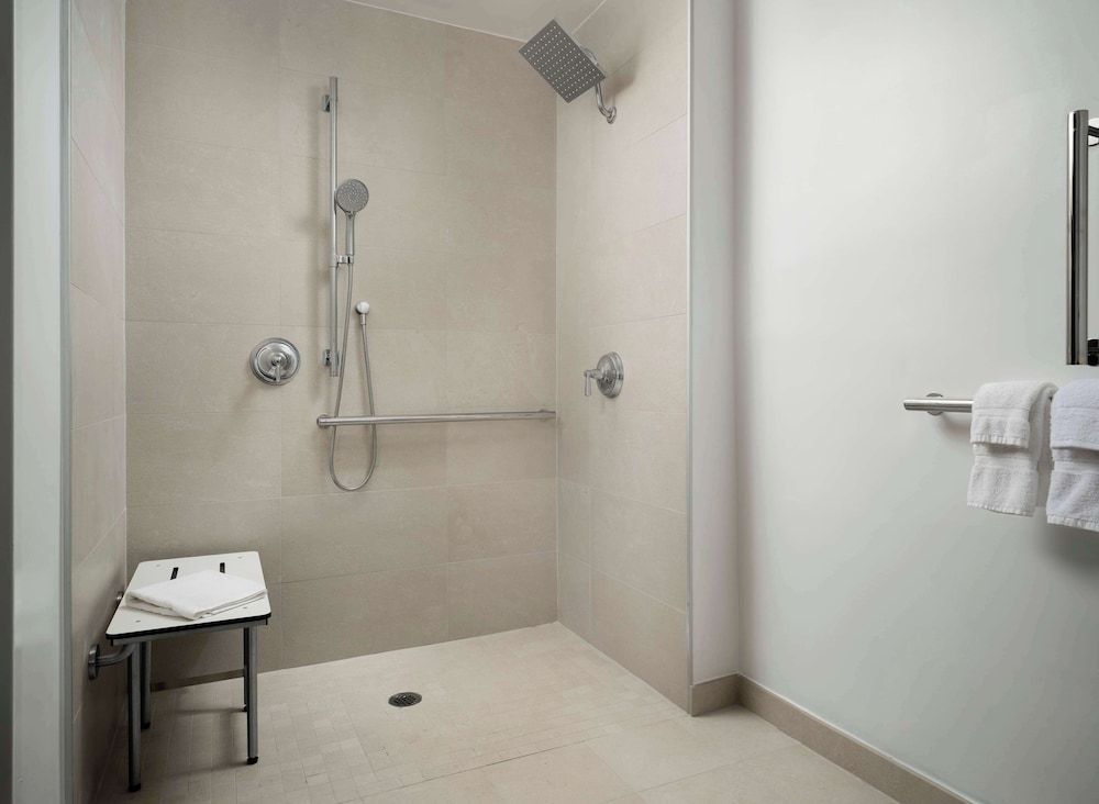 Sonesta White Plains Downtown Luxury Suite, Multiple Beds 4