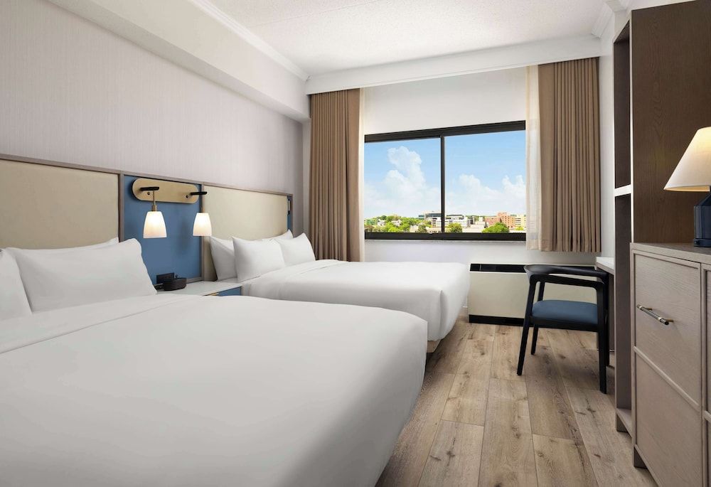 Sonesta White Plains Downtown Luxury Suite, Multiple Beds