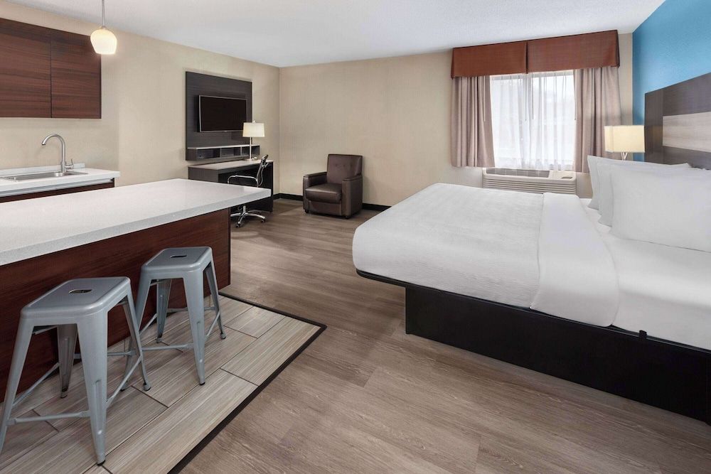 Suite, 1 King Bed, Non Smoking