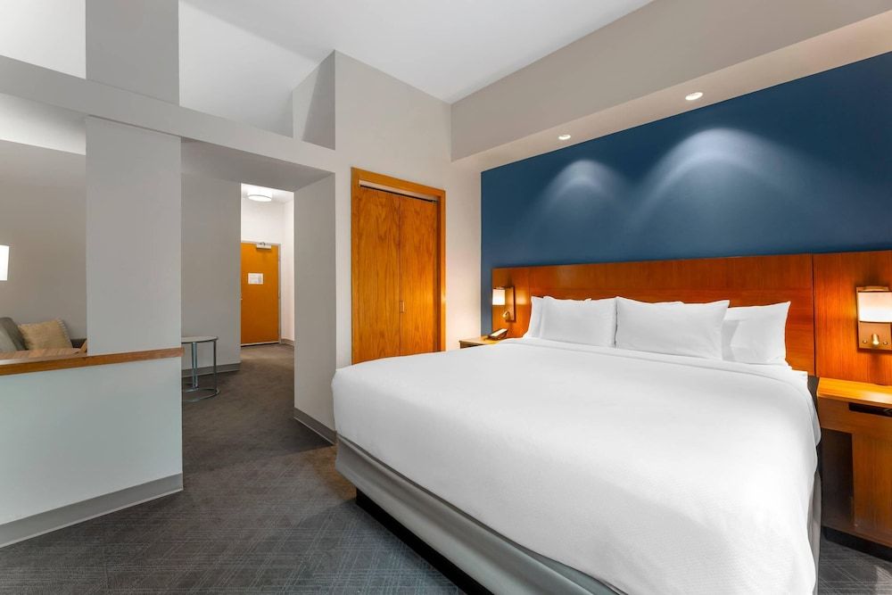 Suite, 1 King Bed, Non Smoking