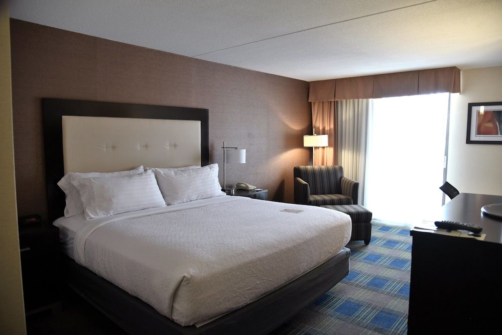 Standard Room, 1 King Bed, Accessible (Transfer Shower)