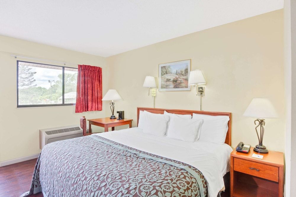 Standard Room, 1 King Bed
