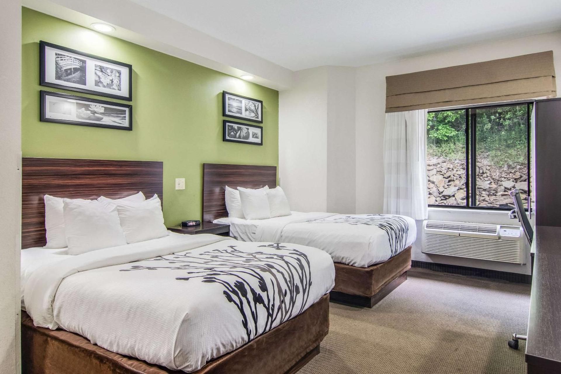 2 Double Beds