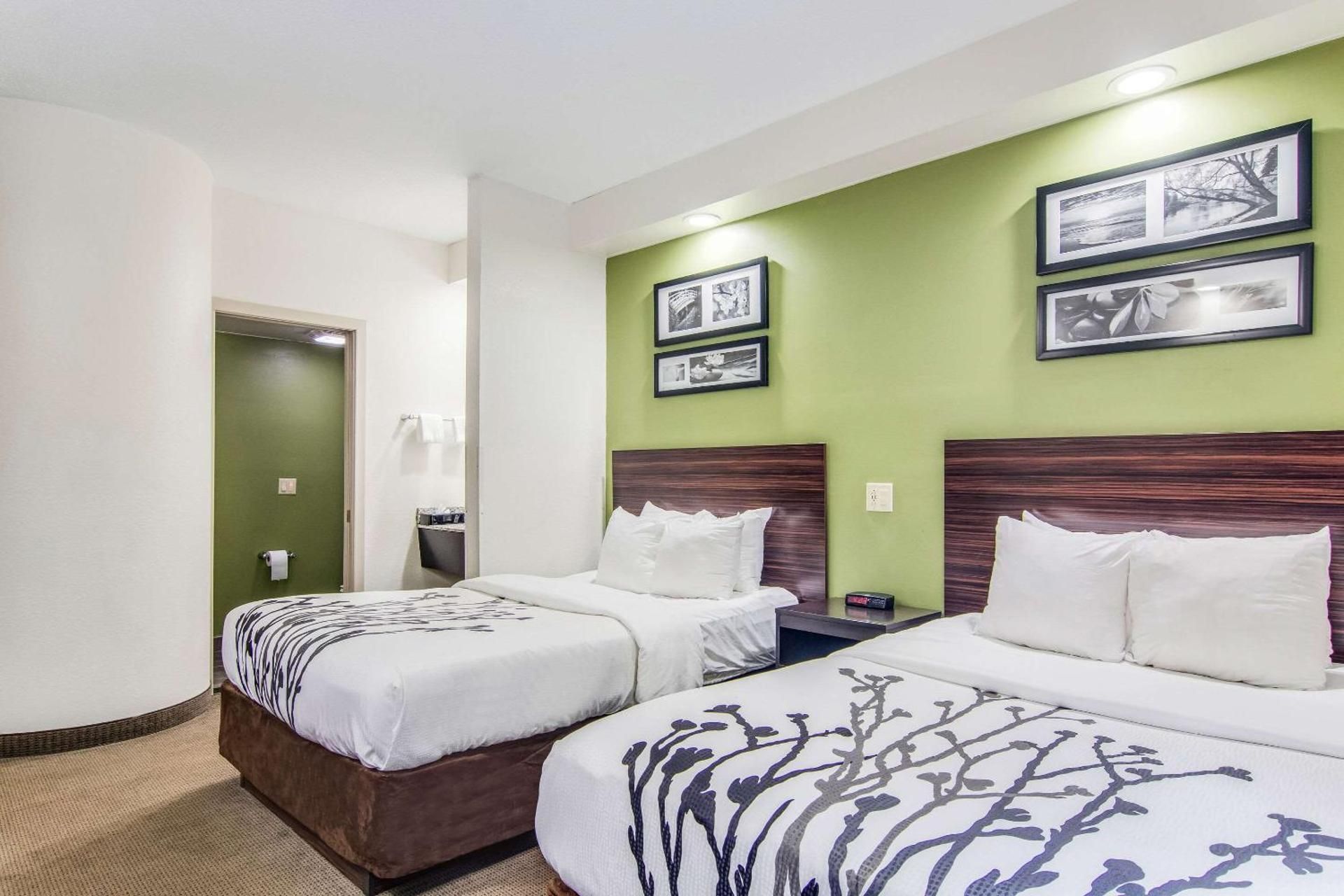 2 Double Beds