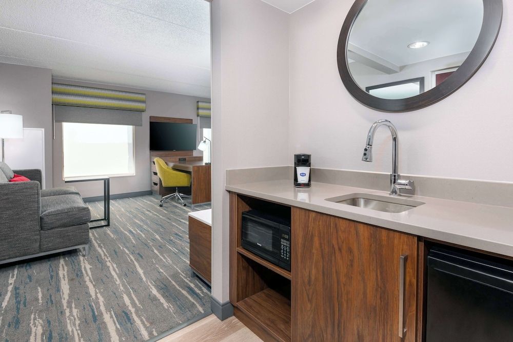 Hampton Inn & Suites Cleveland-Beachwood