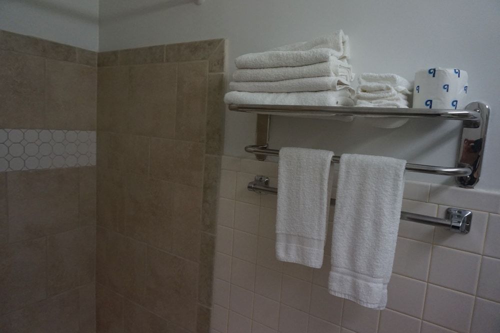 Bellevue Hotel & Suites Standard Double Room 12