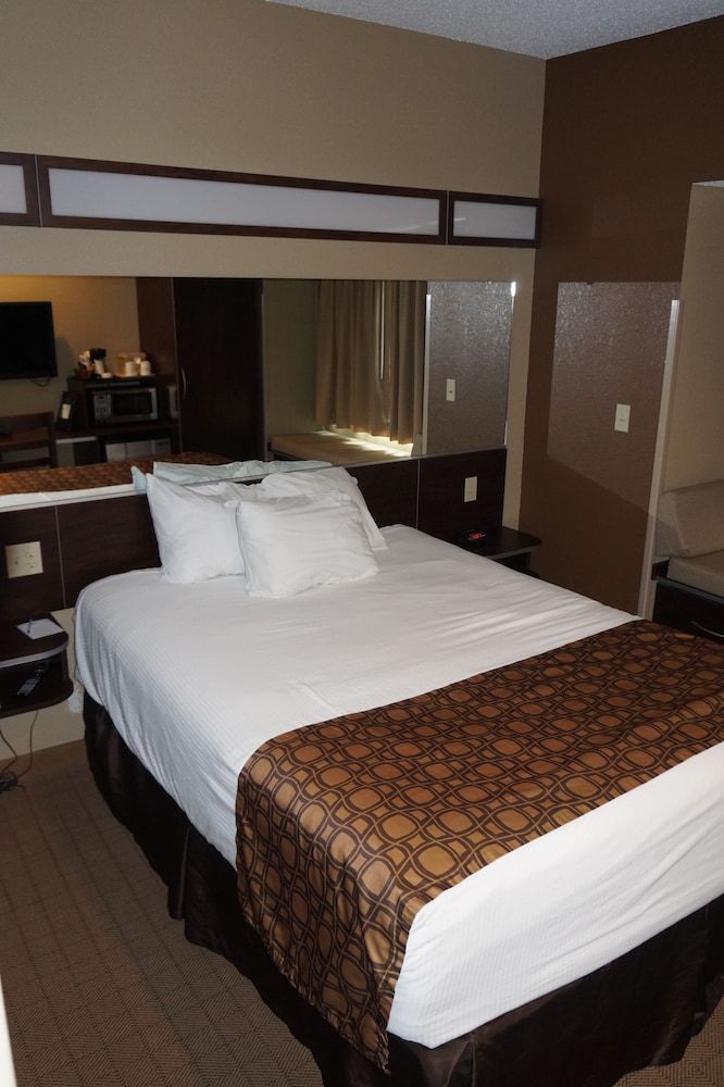 Deluxe Room, 1 Queen Bed, Non Smoking