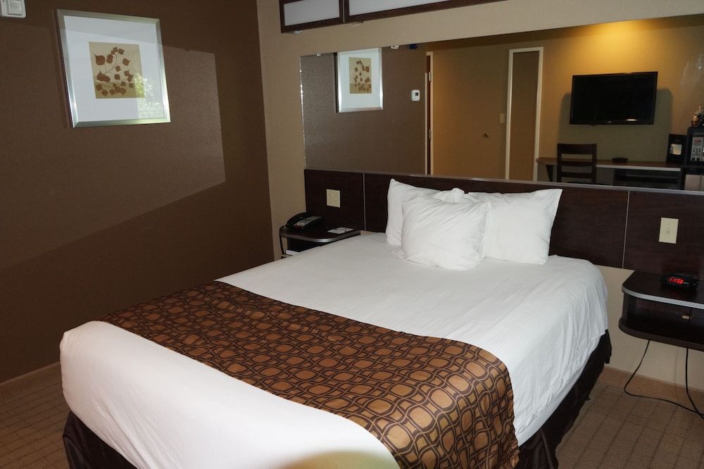 Room, 1 Queen Bed, Non Smoking (Accessible)
