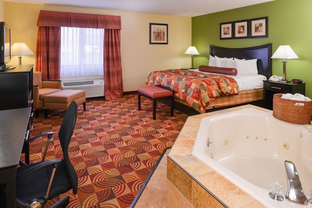 Best Western Canal Winchester Inn - Columbus South East Suite, 1 King Bed, Non Smoking, Jetted Tub 2
