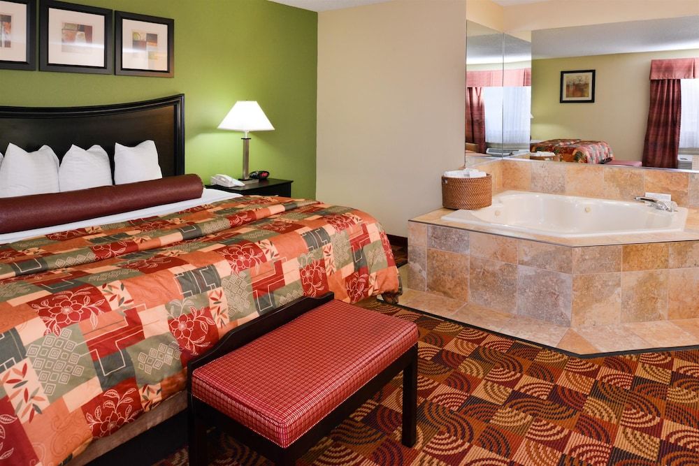 Best Western Canal Winchester Inn - Columbus South East Suite, 1 King Bed, Non Smoking, Jetted Tub 3