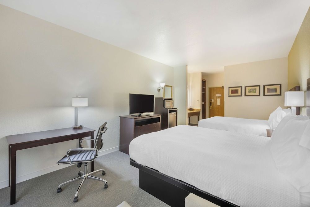 Best Western Celina Standard Room, 2 Queen Beds, Non Smoking, Refrigerator & Microwave 2