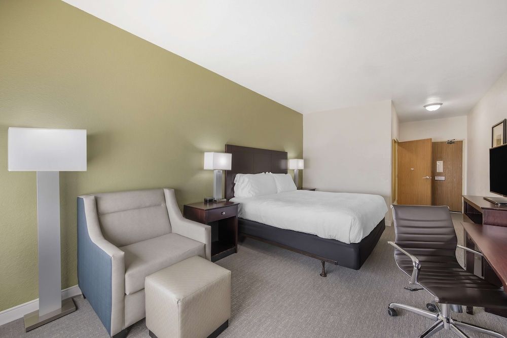 Best Western Celina Standard Room, 1 King Bed, Non Smoking, Microwave 2