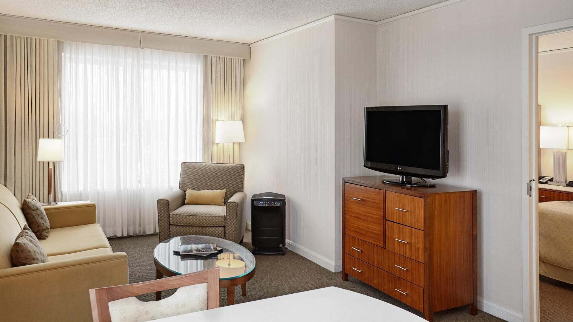 InterContinental Suites Hotel Cleveland By IHG 1 King Premium 3