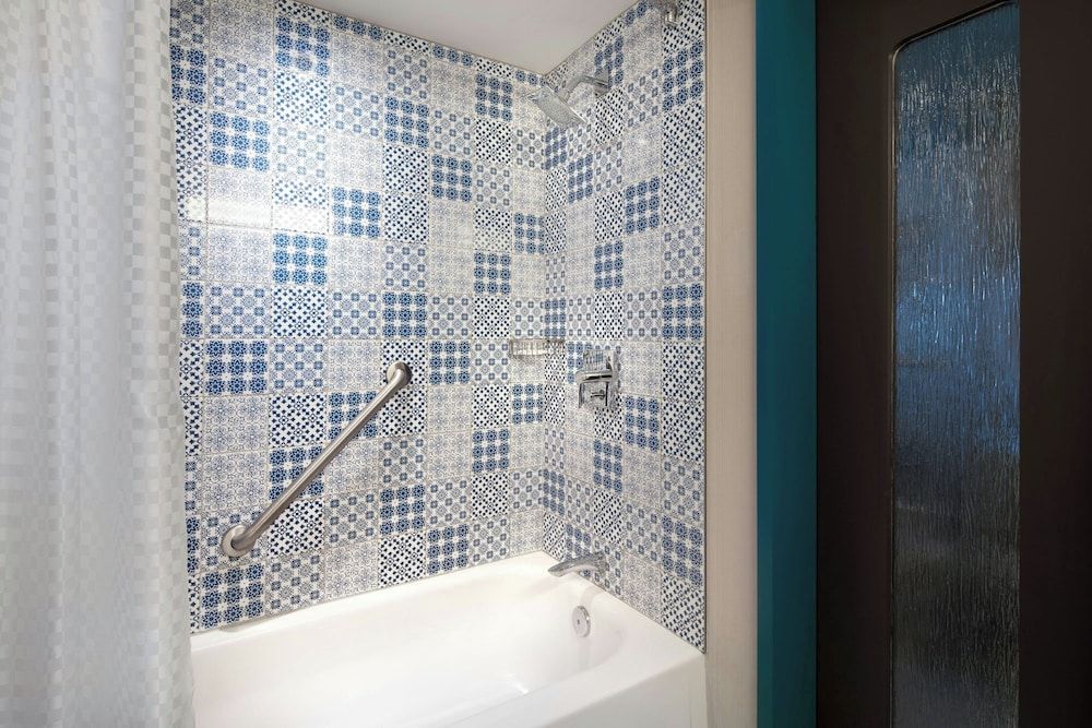 The Westin Cleveland Downtown Standard Room, 1 King Bed, Non Smoking 11