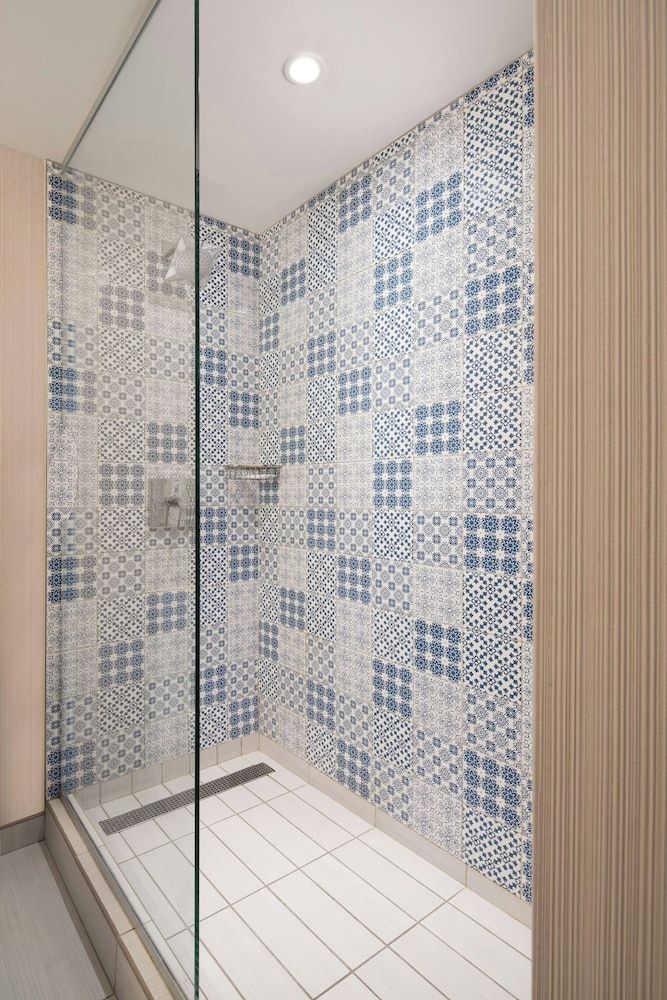 The Westin Cleveland Downtown Standard Room, 1 King Bed, Non Smoking 10