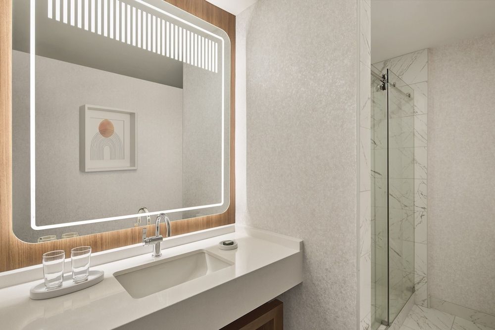 undefined Hotel Cleveland, Autograph Collection 6