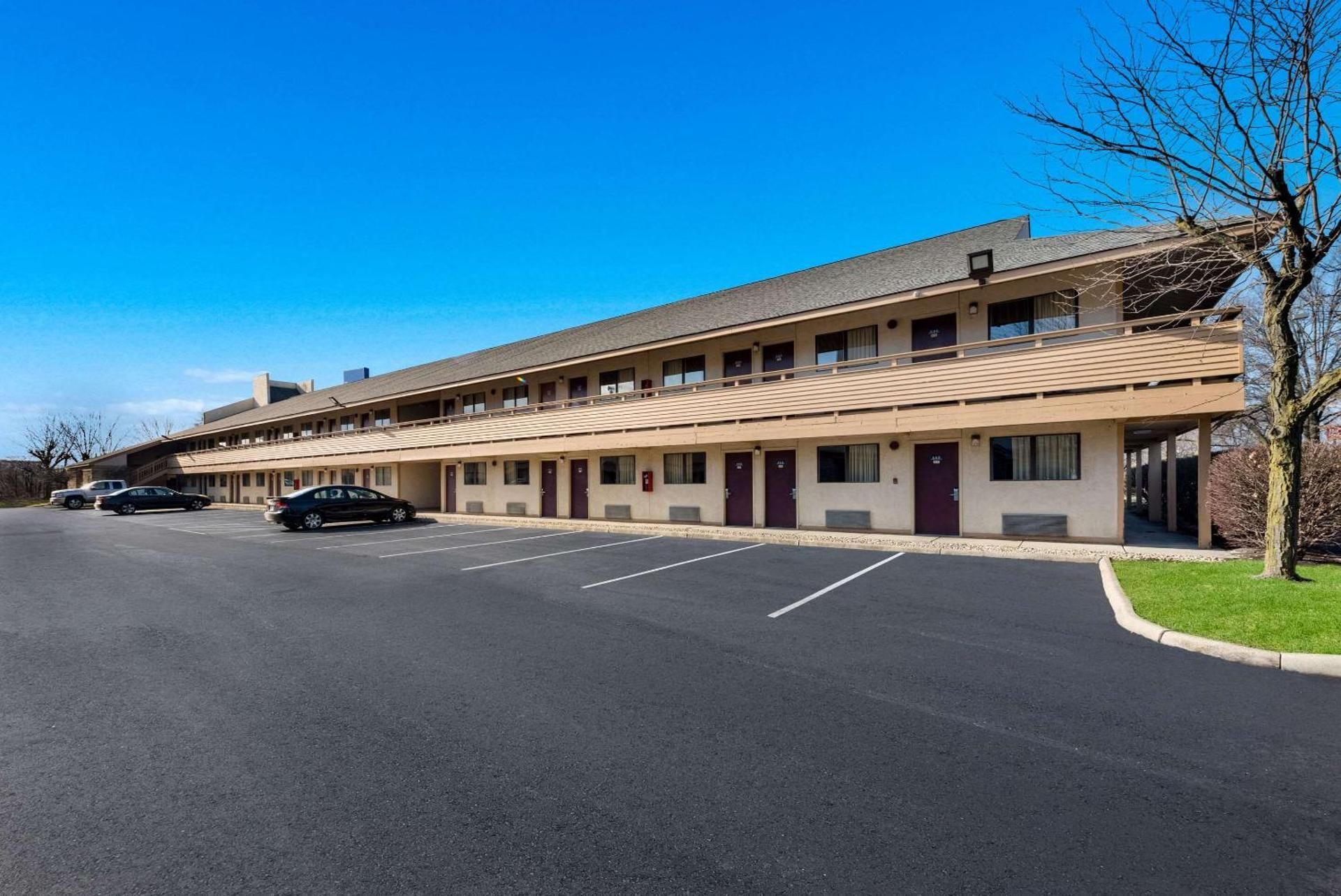 undefined Rodeway Inn Columbus West 3