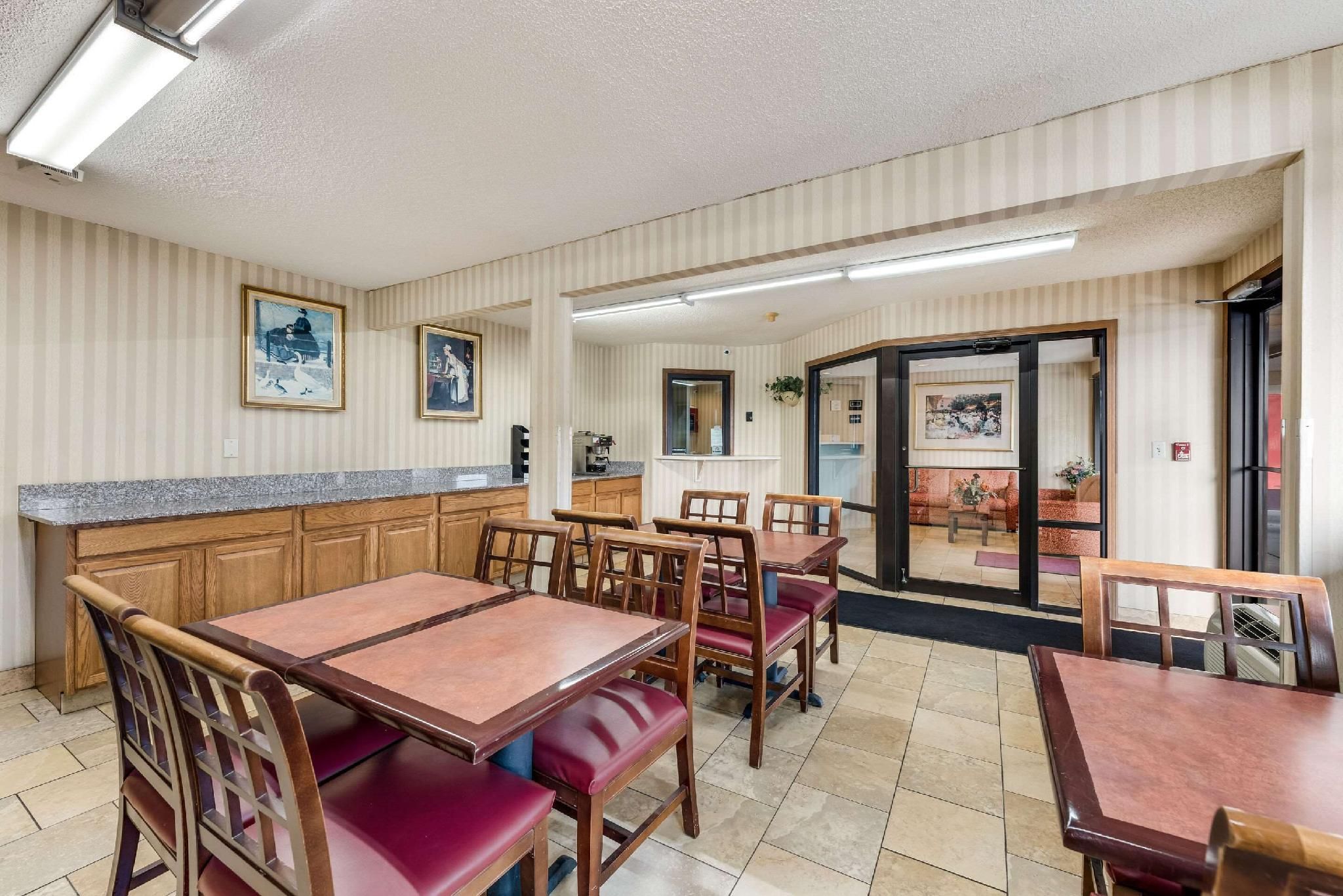 undefined Rodeway Inn Columbus West 6