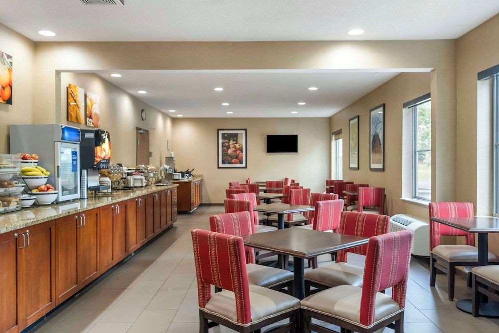 undefined Comfort Inn North/Polaris 9