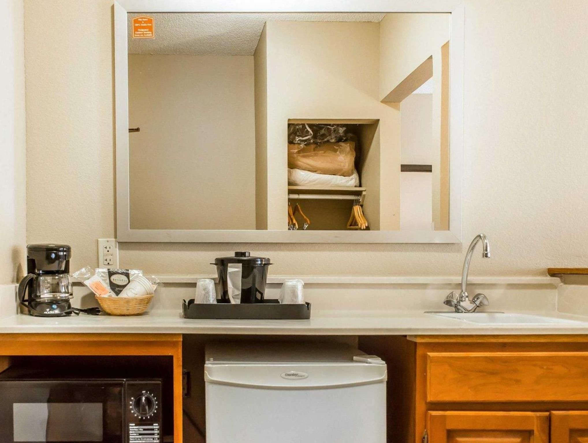 2 Queen Bed Suite Non-Smoking