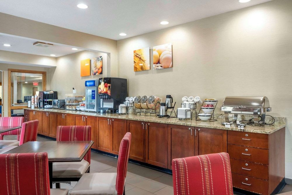 undefined Comfort Inn North/Polaris 10