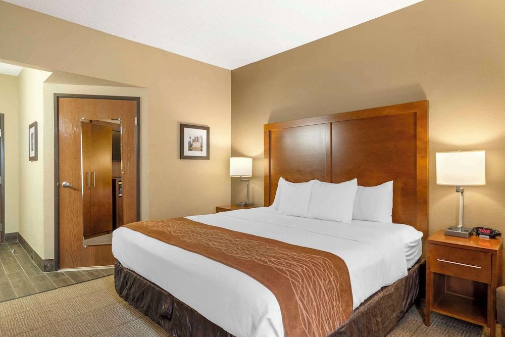 undefined Comfort Inn North/Polaris