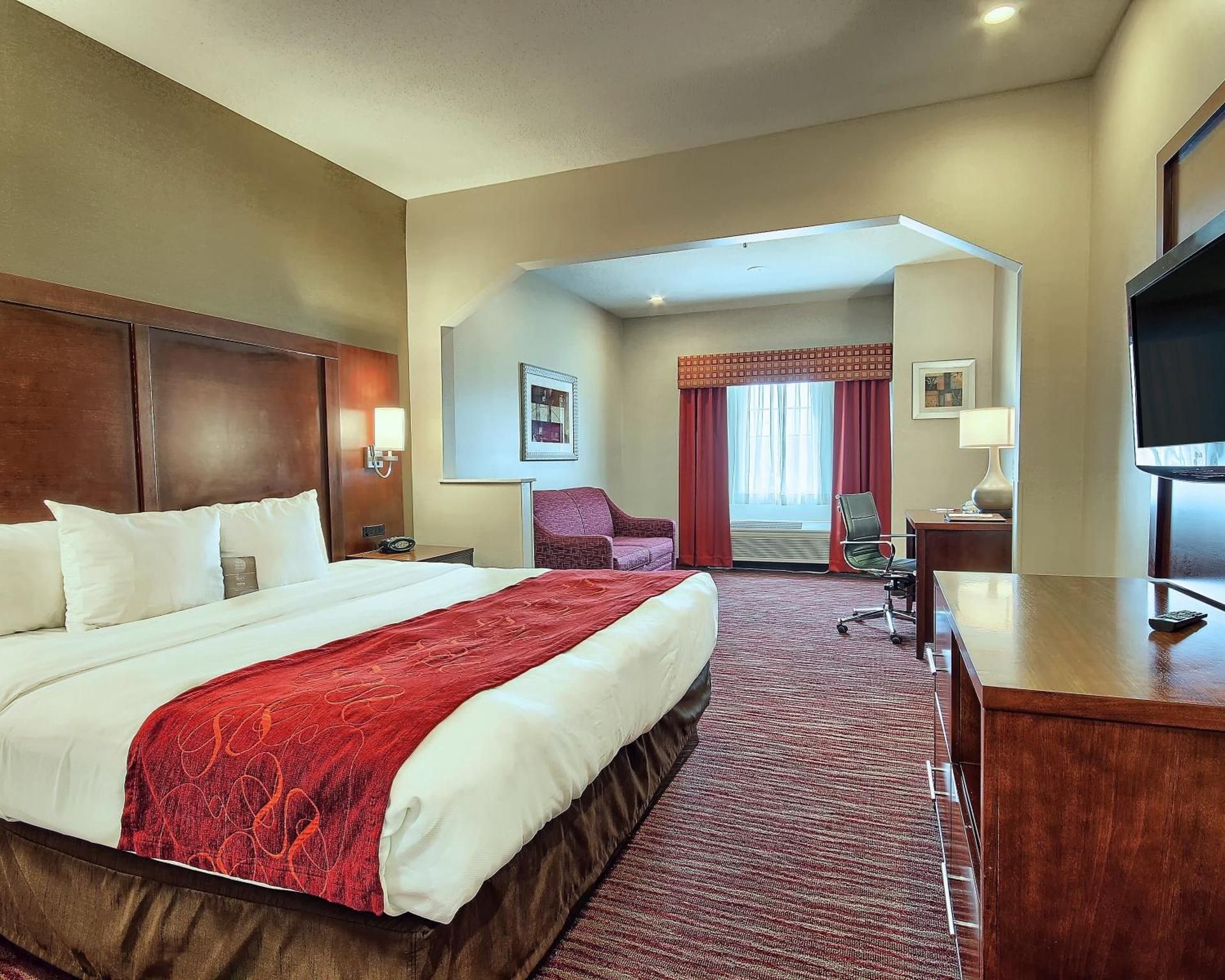 1 King Bed, Suite, Nonsmoking