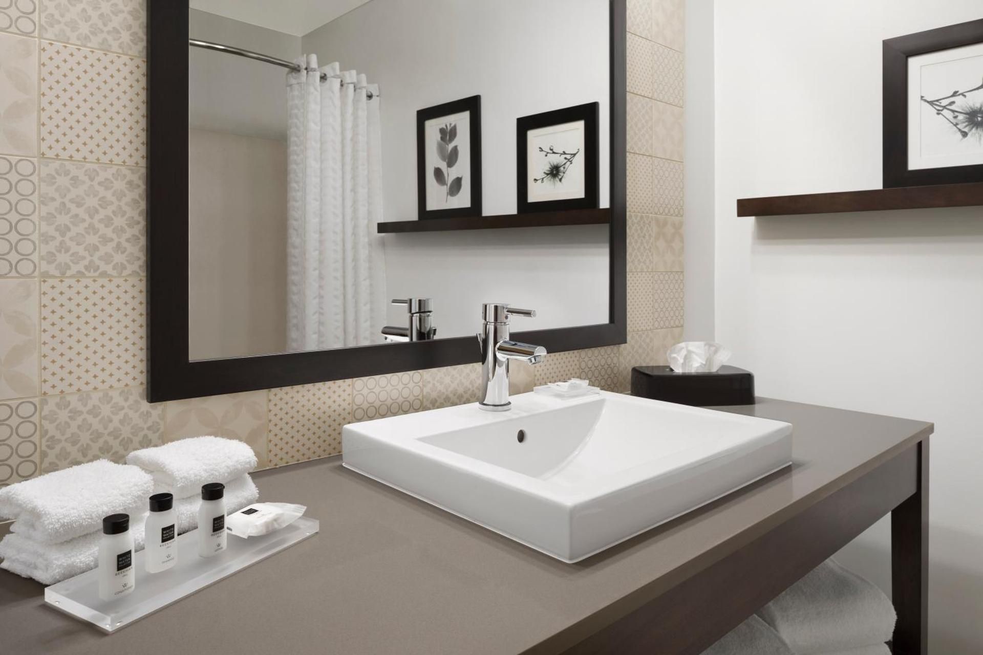 undefined Country Inn & Suites by Radisson, Columbus Airport, OH 4