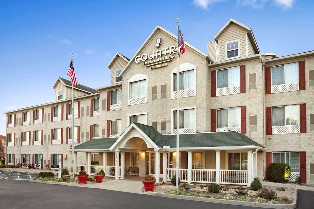 undefined Country Inn & Suites by Radisson, Columbus Airport, OH 3