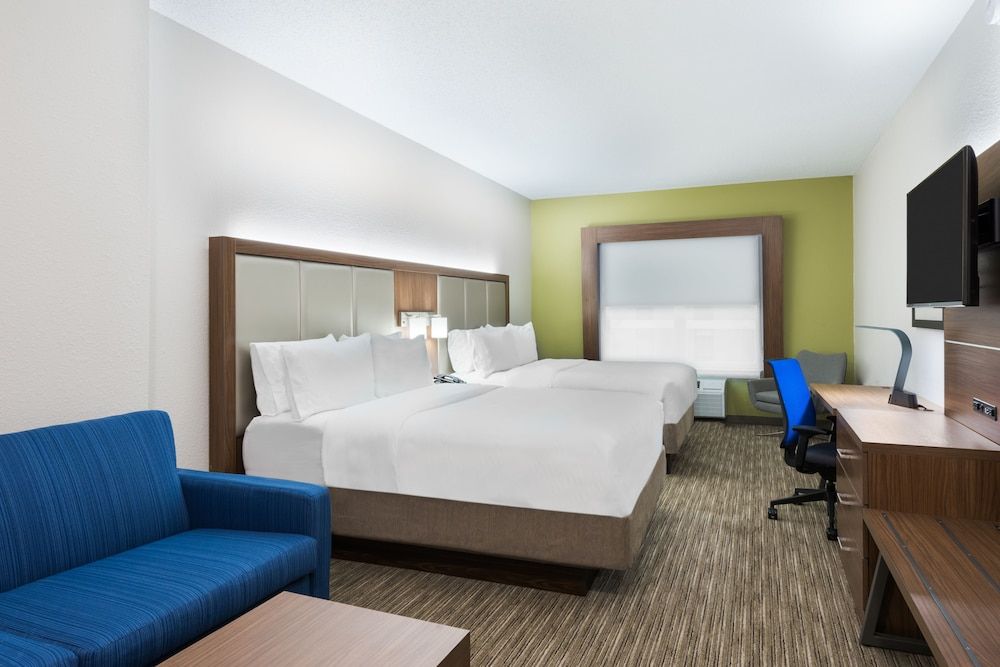 Holiday Inn Express & Suites Columbus Airport East by IHG Room, 2 Queen Beds, Non Smoking