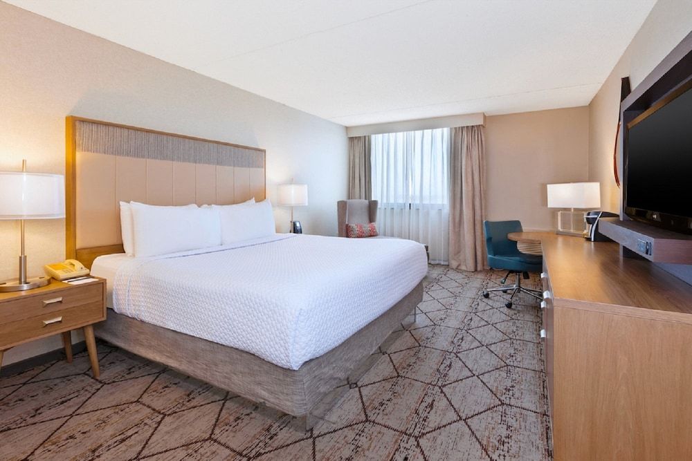 undefined Crowne Plaza Columbus North- Worthington by IHG 7