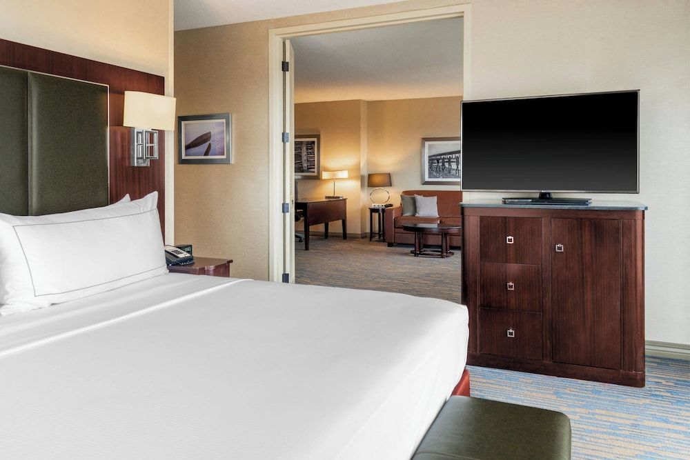 Suite, 1 King Bed with Sofa bed, Non Smoking, River View (Corner)