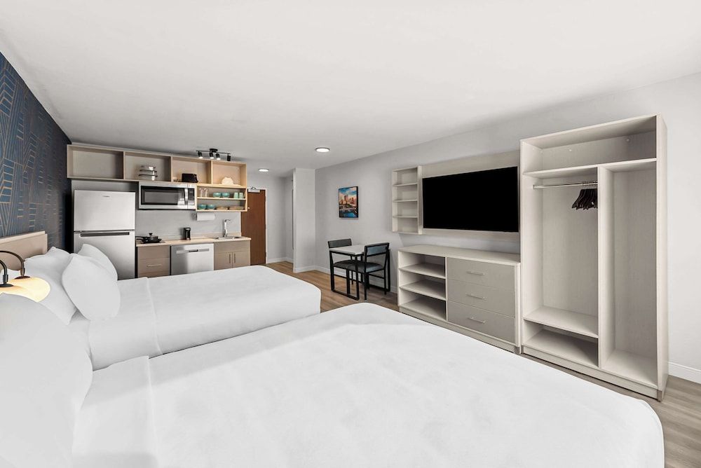 Suite, 2 Queen Beds, Non Smoking