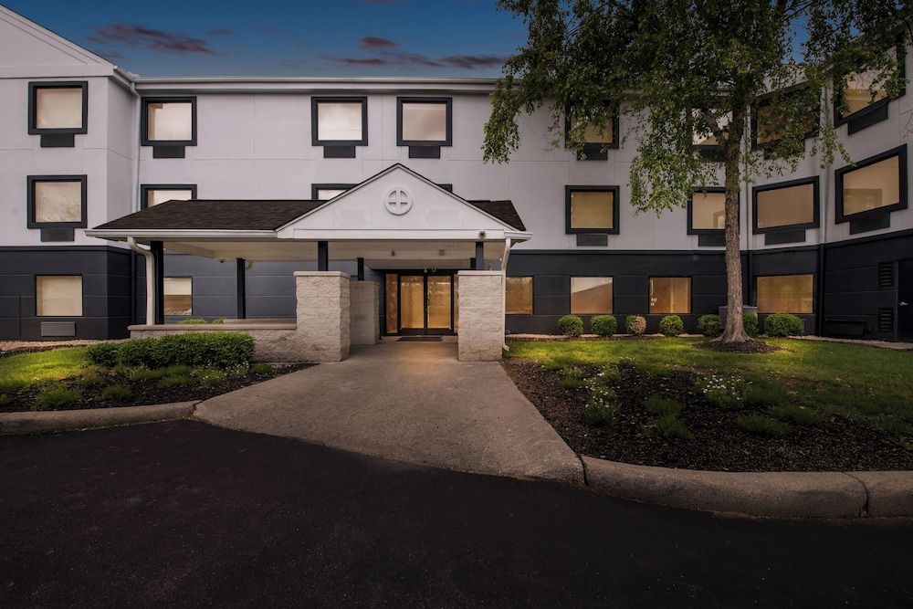 undefined MainStay Suites Columbus North – Worthington 2