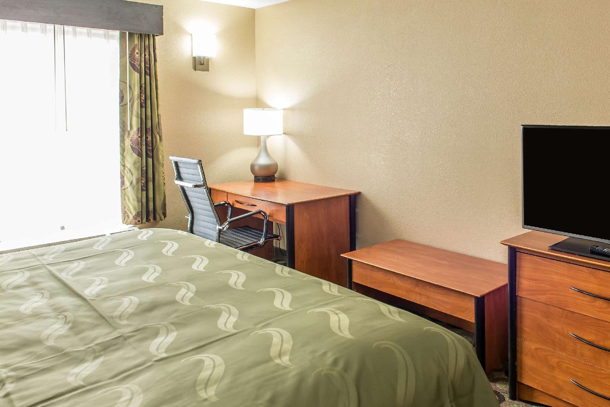 Quality Inn & Suites Columbus West - Hilliard 1 King Bed, Nonsmoking 3
