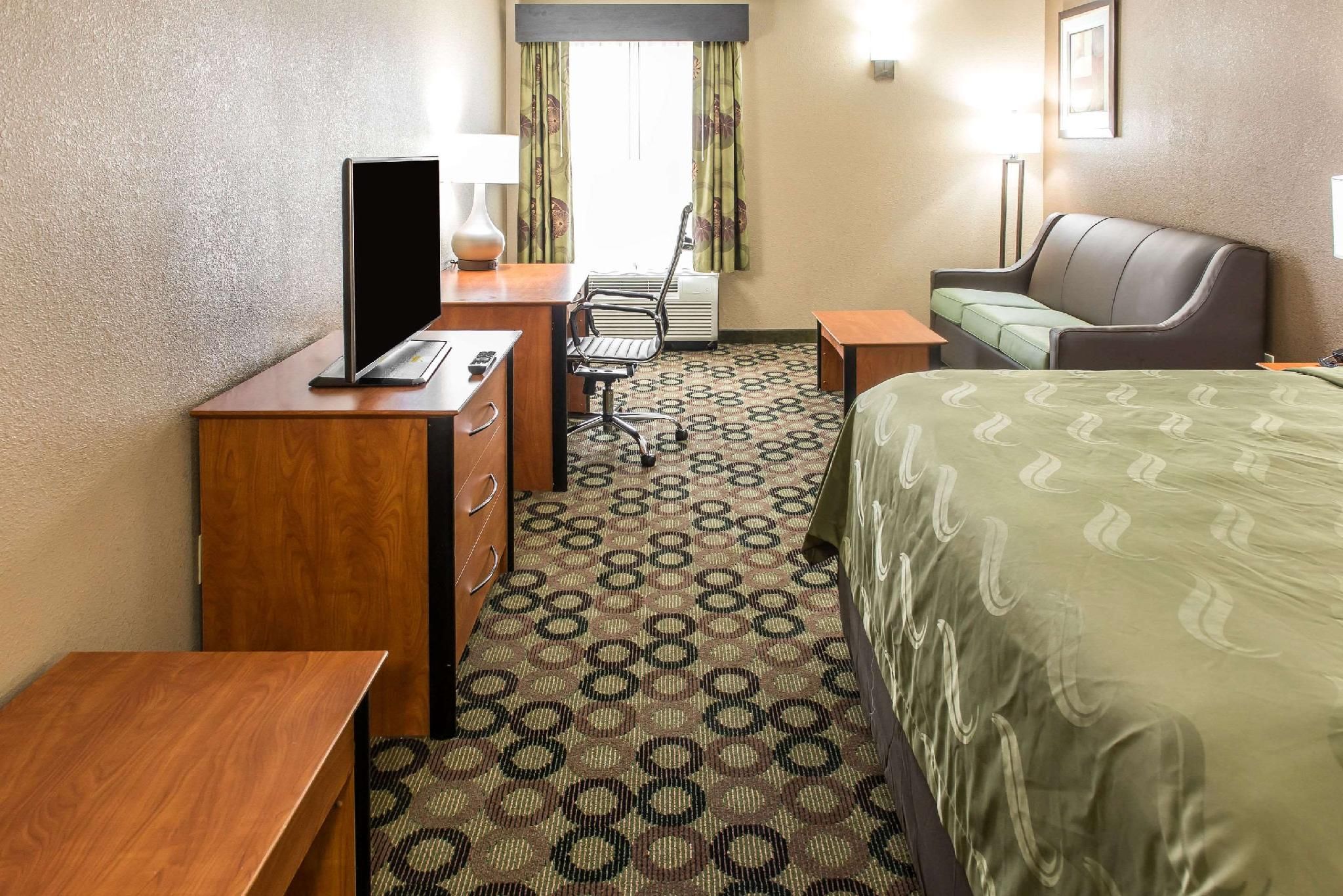 1 King Bed, Suite, Nonsmoking
