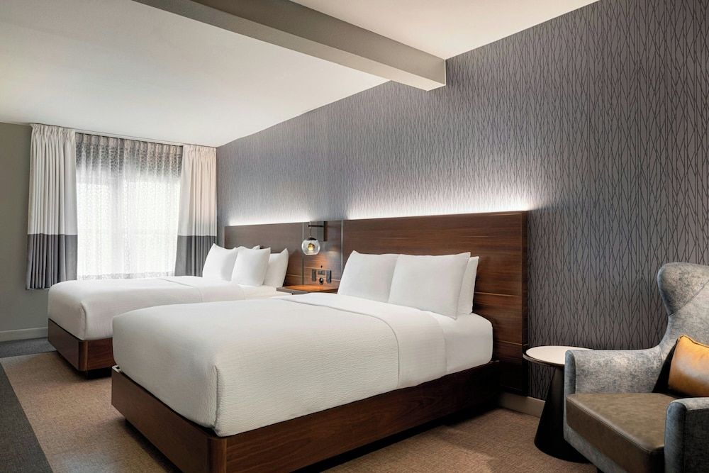 Four Points by Sheraton Columbus-Polaris Room, 2 Queen Beds 5