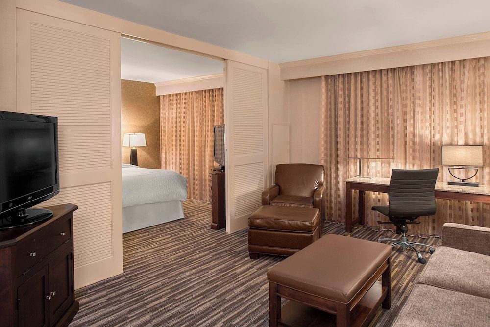 Suite, 1 Bedroom, River View (Mobility/Hearing Accessible, Tub)