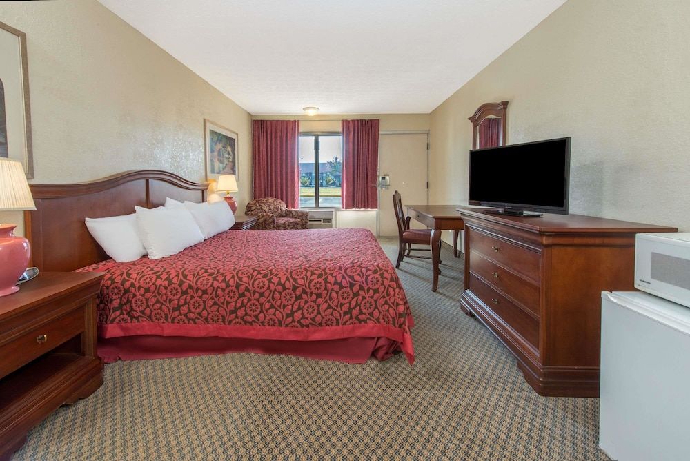 Deluxe Room, 1 King Bed, Non Smoking