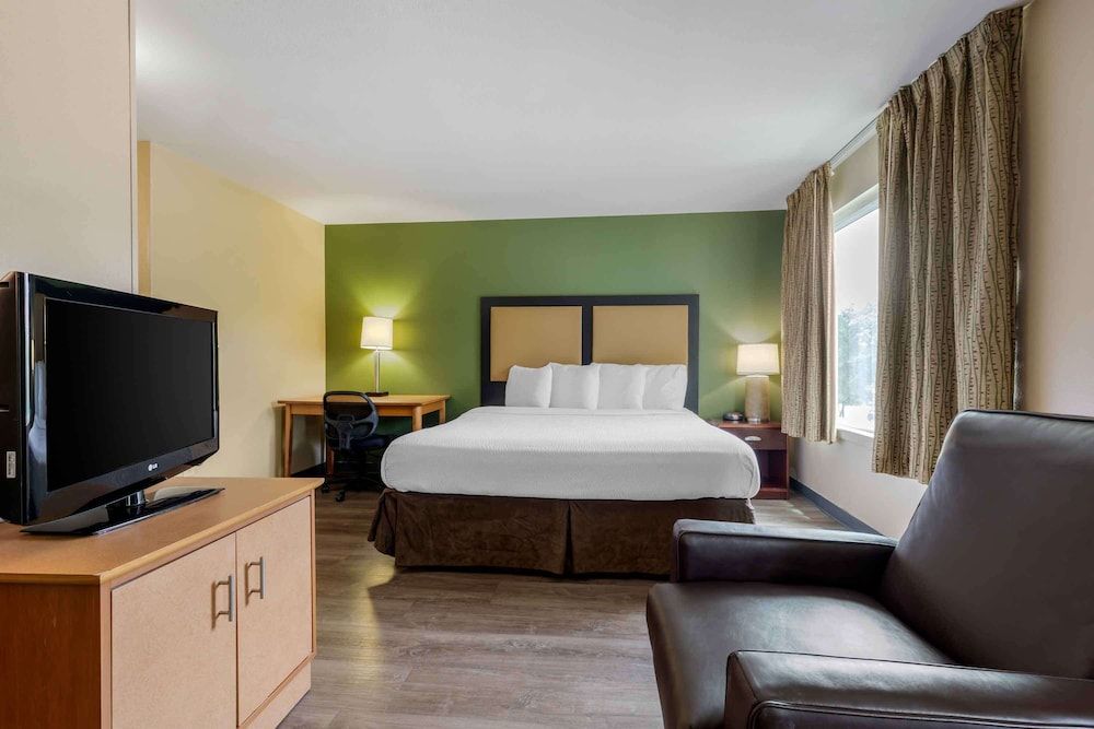 Deluxe Studio, 1 King Bed with Sofa bed, Non Smoking