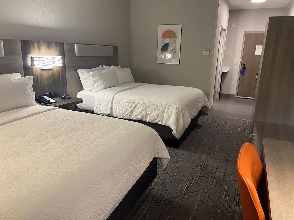 Holiday Inn Express & Suites Elyria By IHG Standard Room, 2 Queen Beds (Bath Shower Combination)