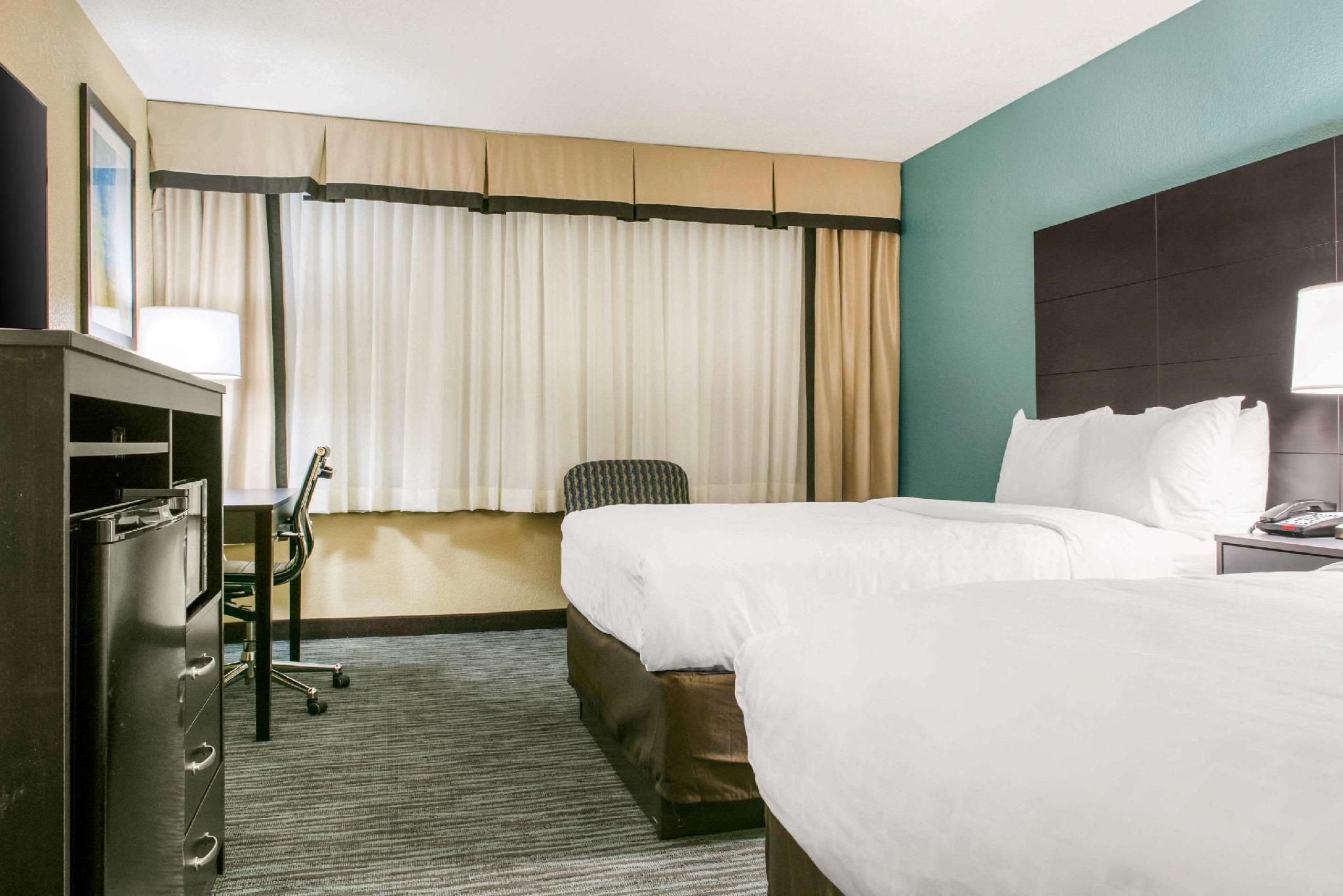 2 Double Beds, Nonsmoking, Accessible