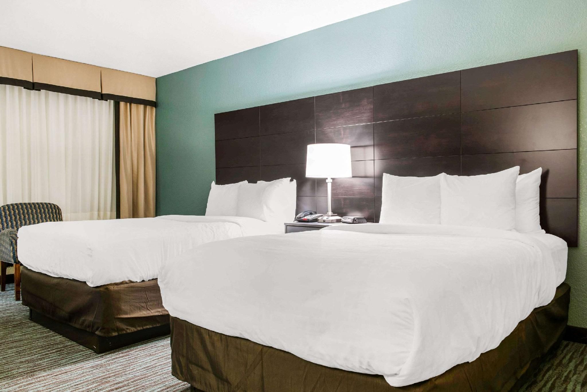2 Double Beds, Nonsmoking, Accessible