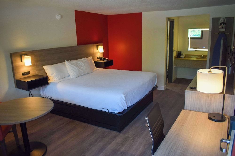 Deluxe Room, 1 King Bed, Non Smoking
