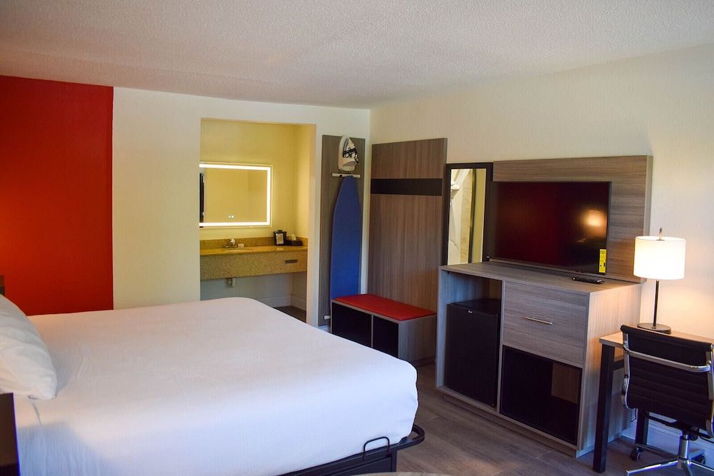 Deluxe Room, 1 King Bed, Non Smoking